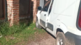 San Roque: volvió con unas copas de más, se equivocó de garaje y se incrustó con el vehículo en la casa vecina